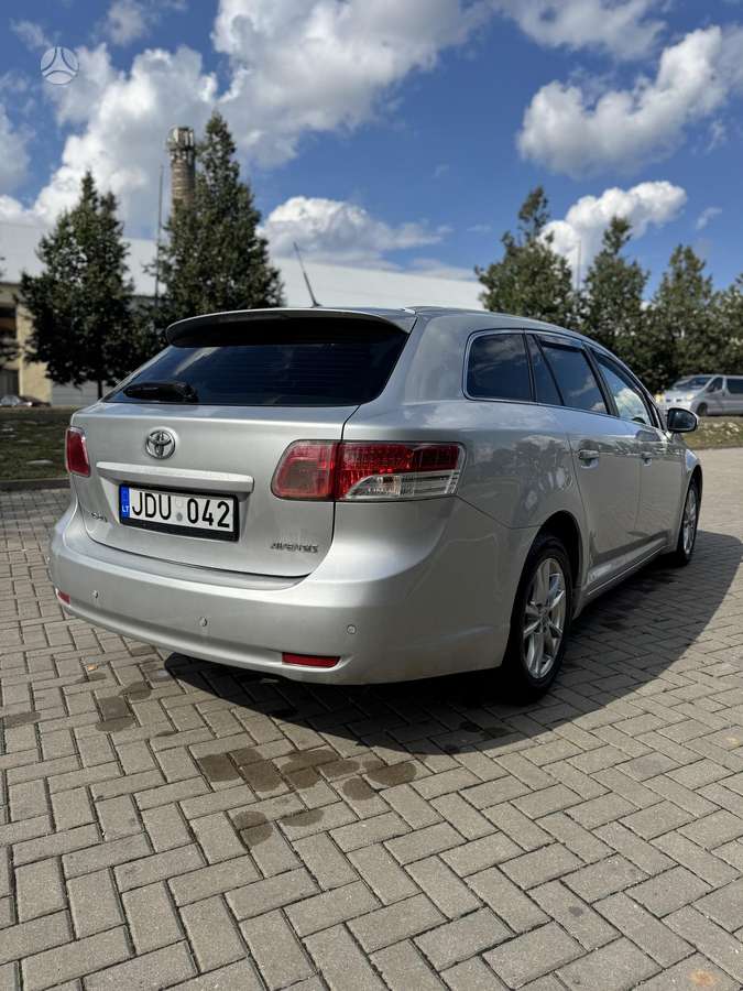 Toyota Avensis - 5