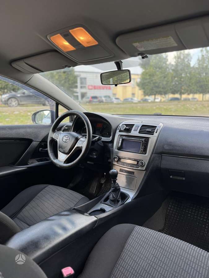 Toyota Avensis - 9