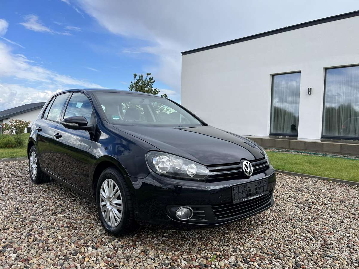 Volkswagen Golf - 1