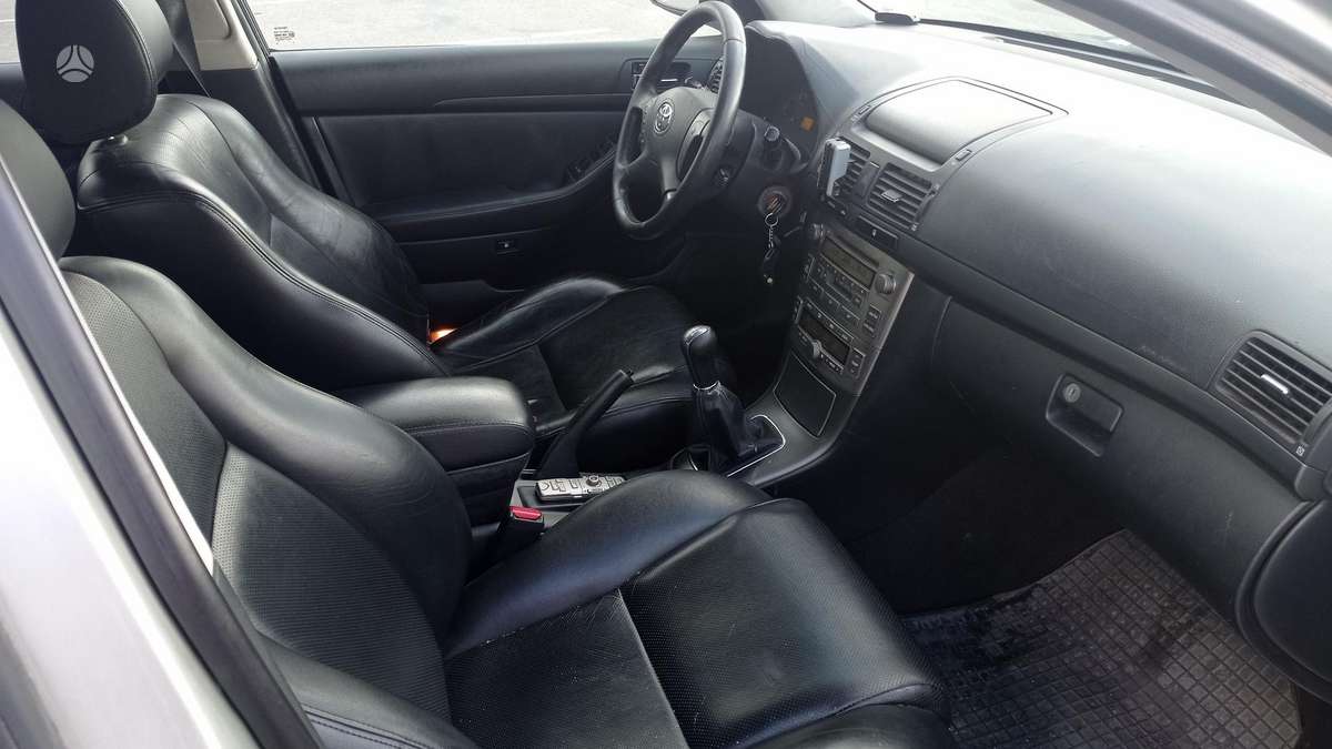 Toyota Avensis - 2