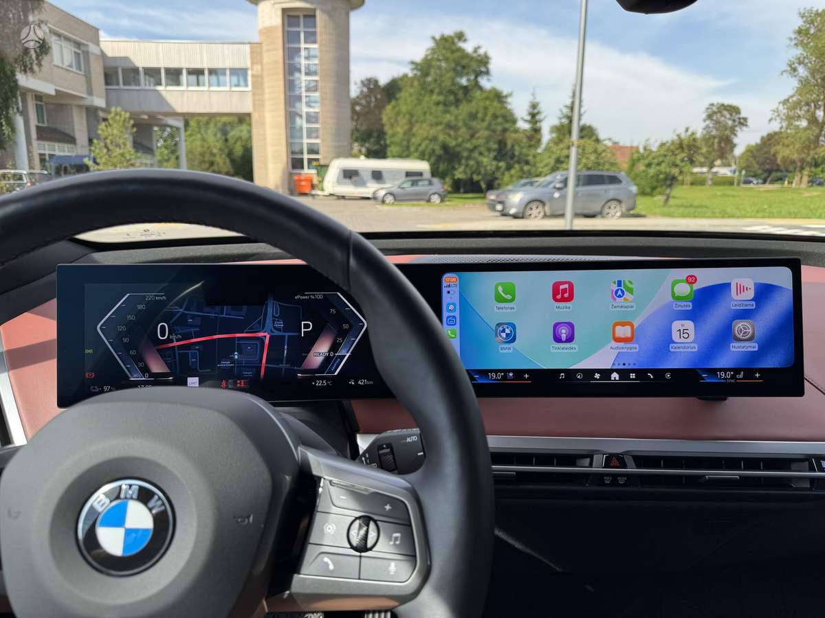 BMW iX - 4