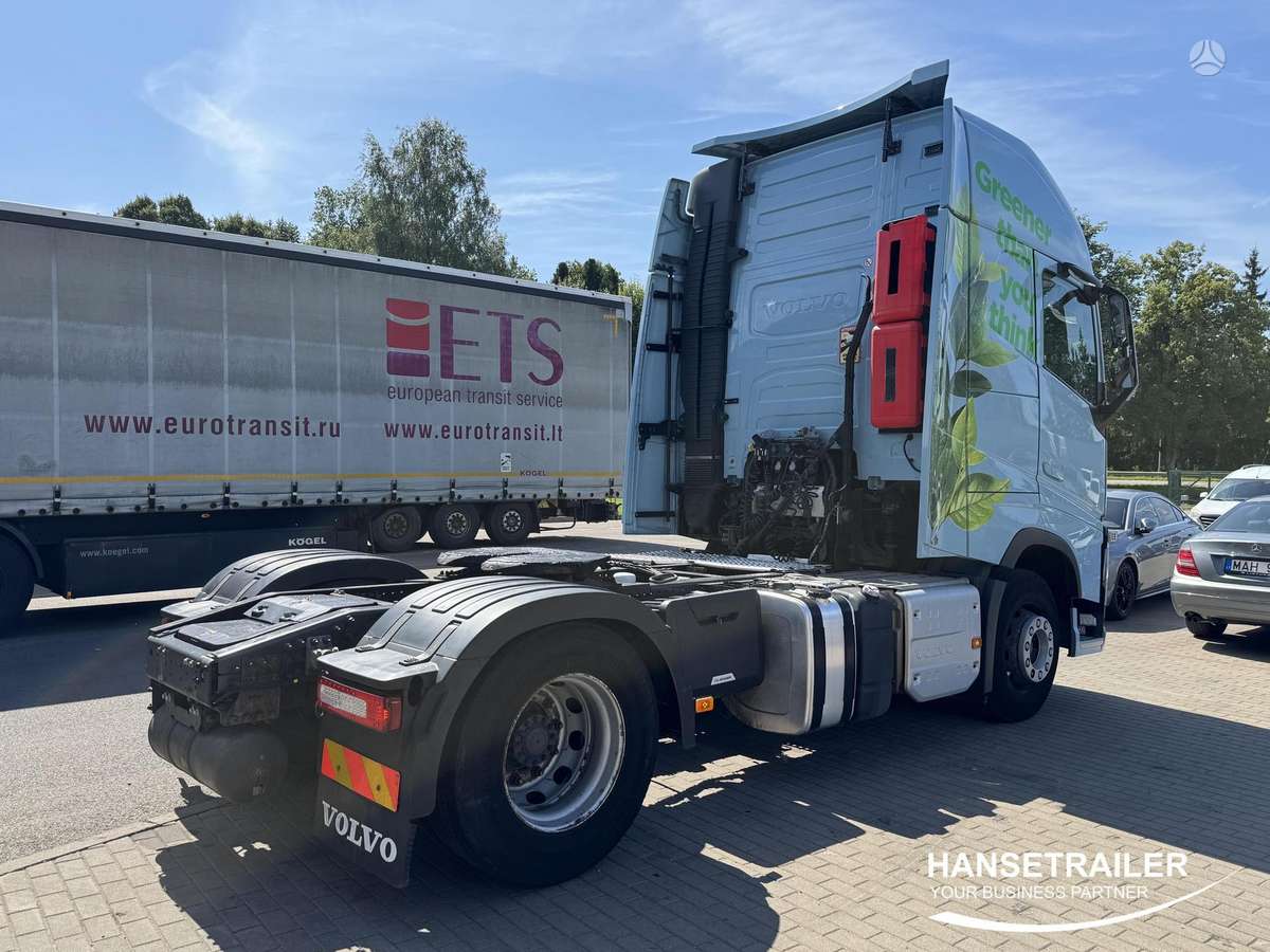 Volvo FH LNG, double sleeper