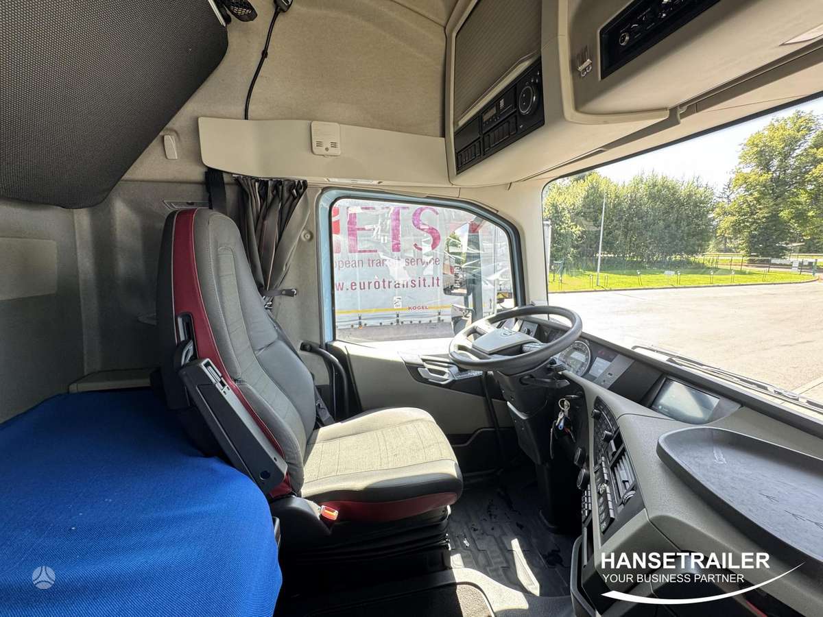 Volvo FH LNG, double sleeper