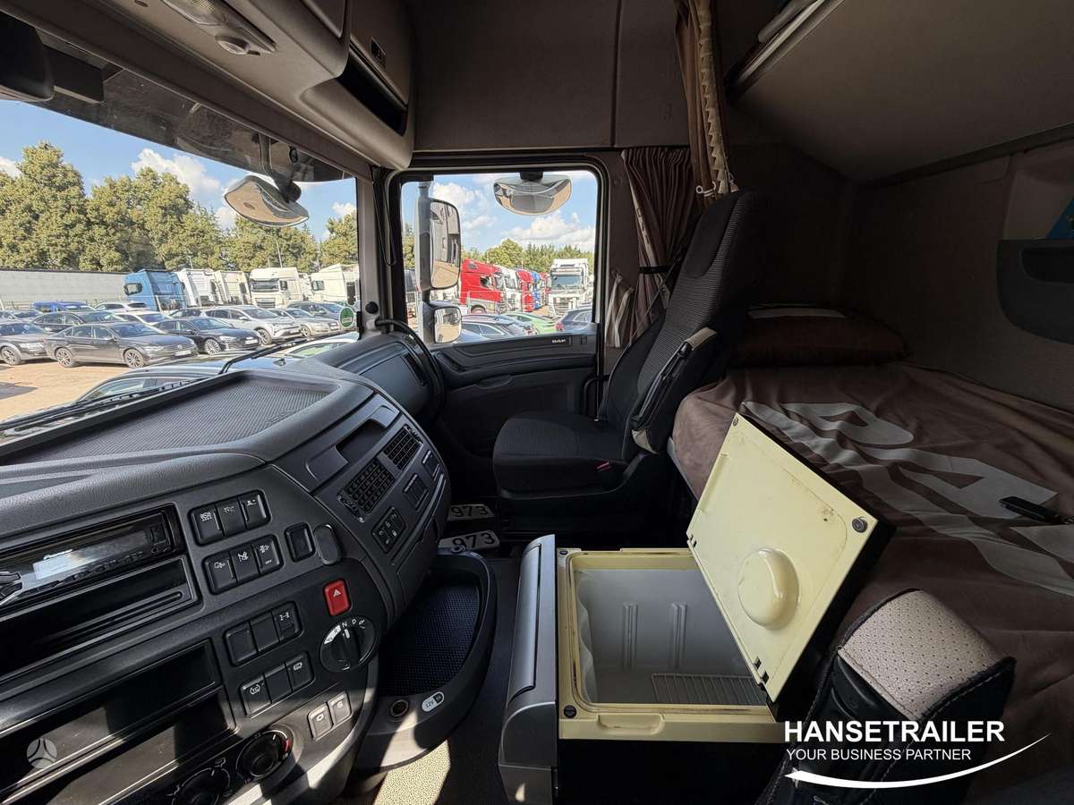 DAF XF 105.460 Retarder, double sleeper