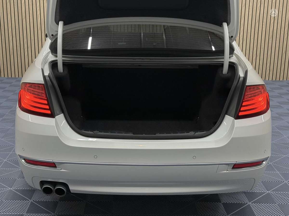 BMW 520, 2.0 l., Седан