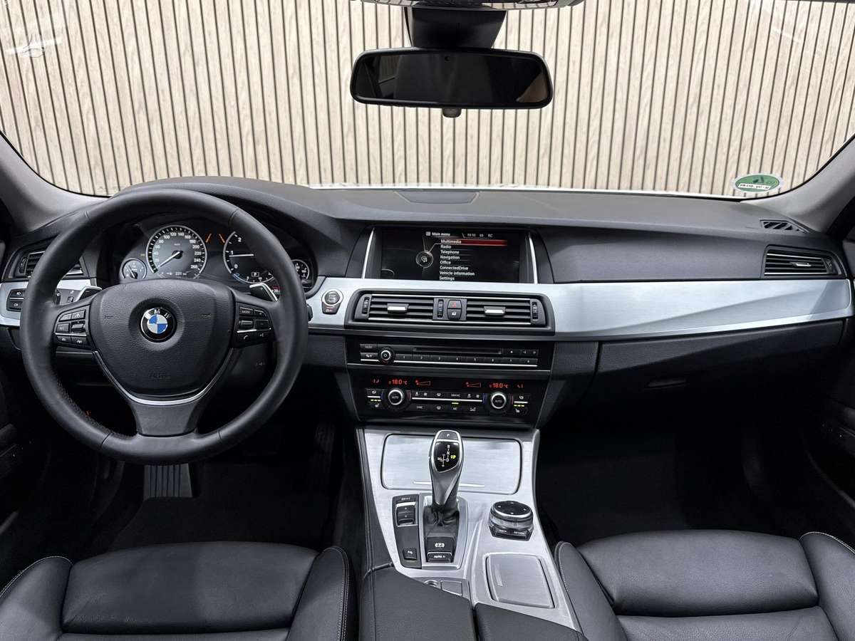BMW 520, 2.0 l., Седан