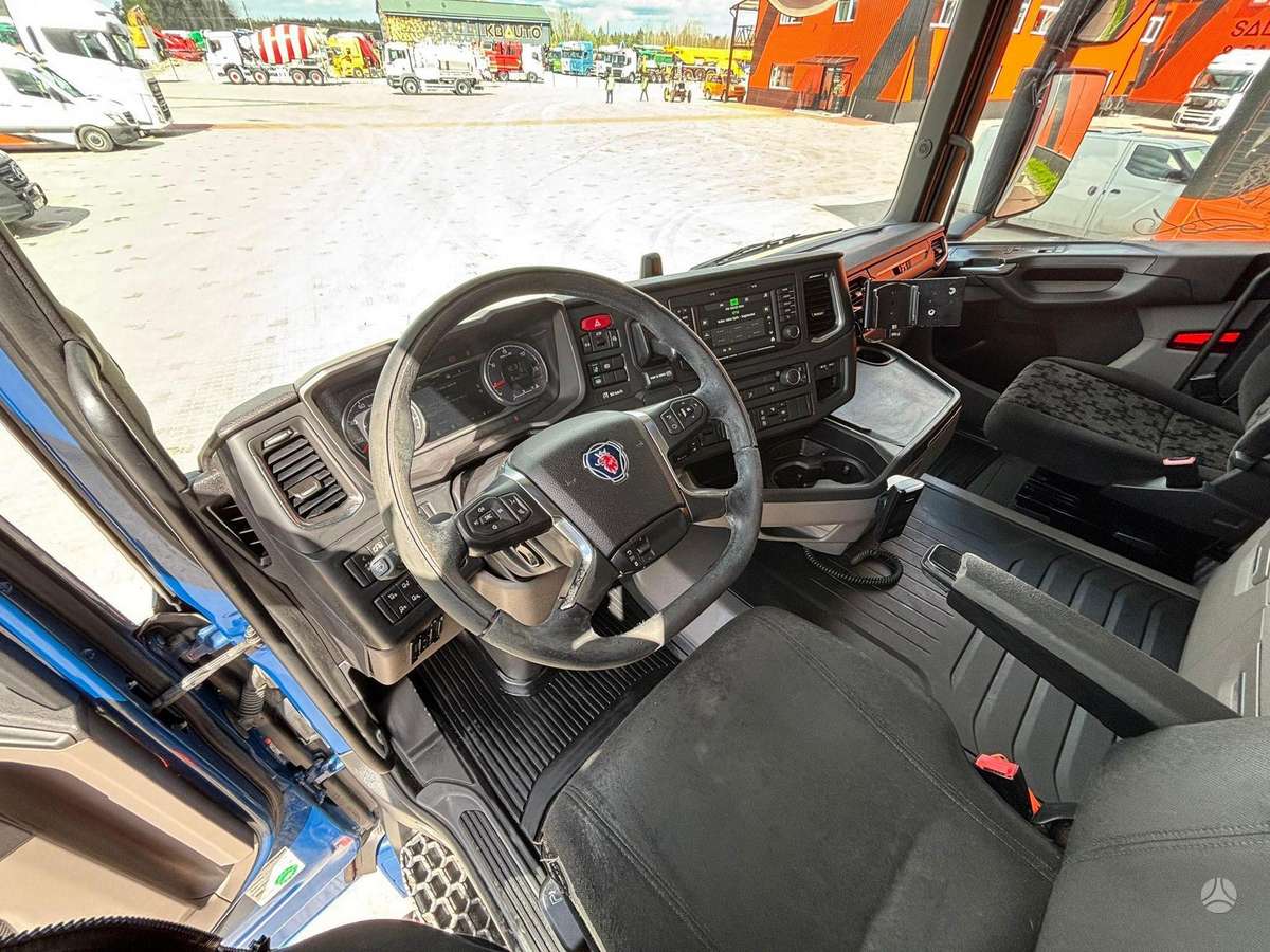 Scania R520 6x2*4, шасси