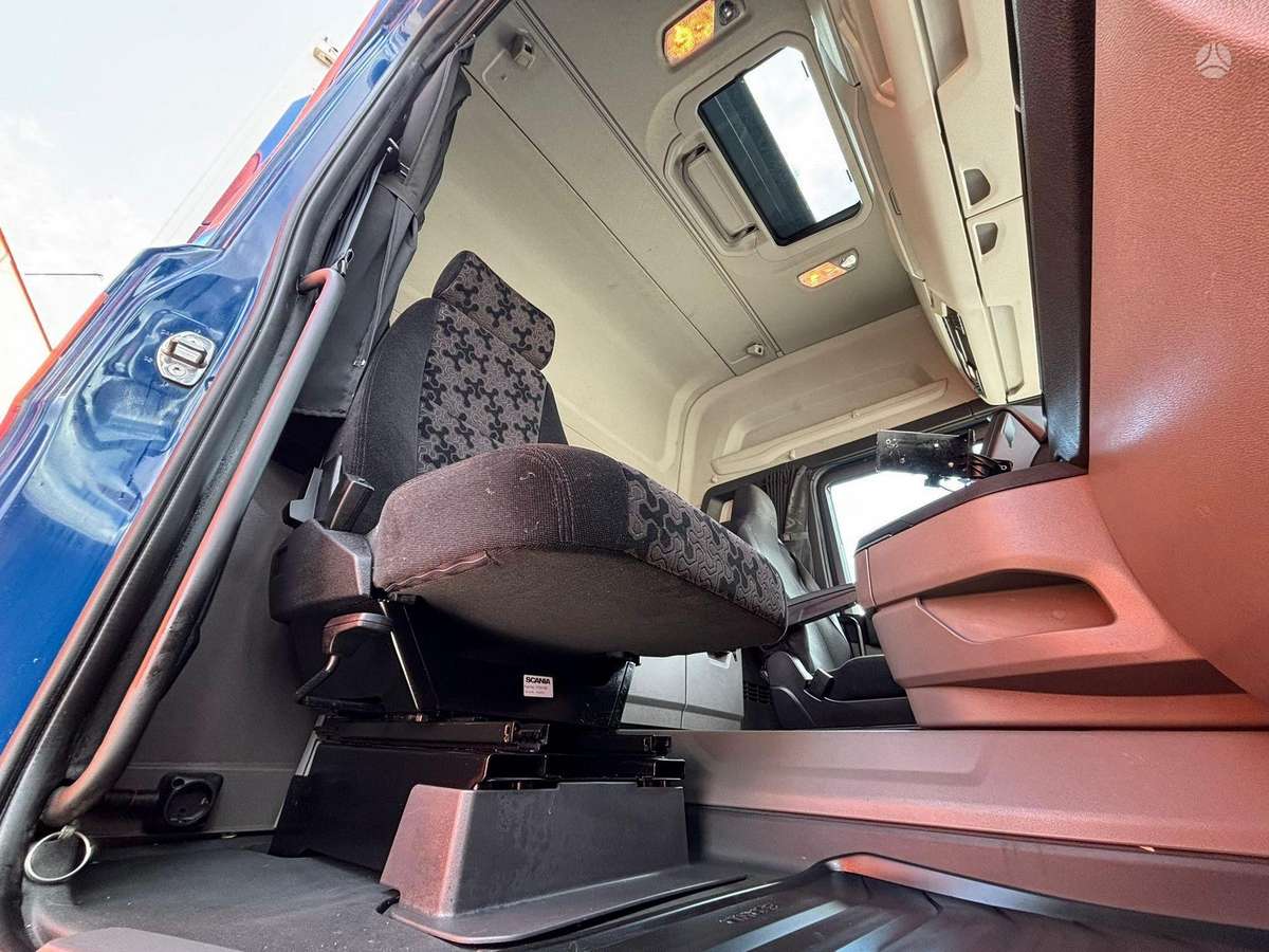 Scania R520 6x2*4, шасси