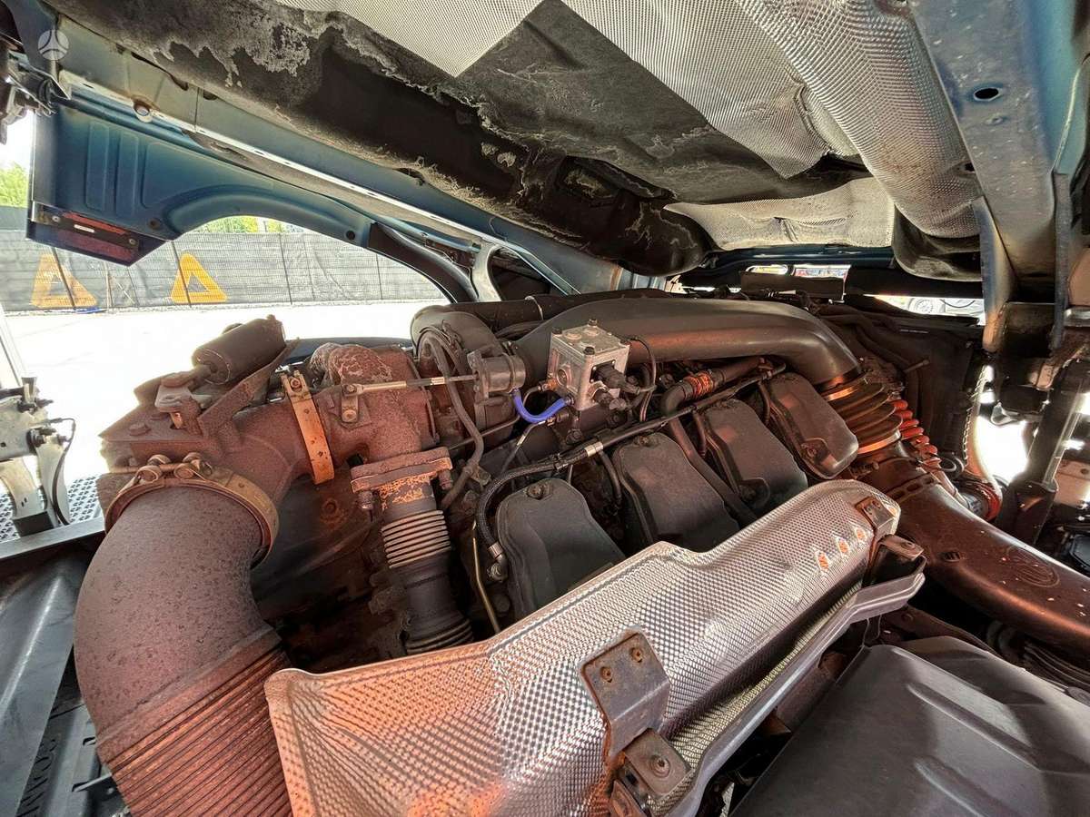 Scania R520 6x2*4, шасси