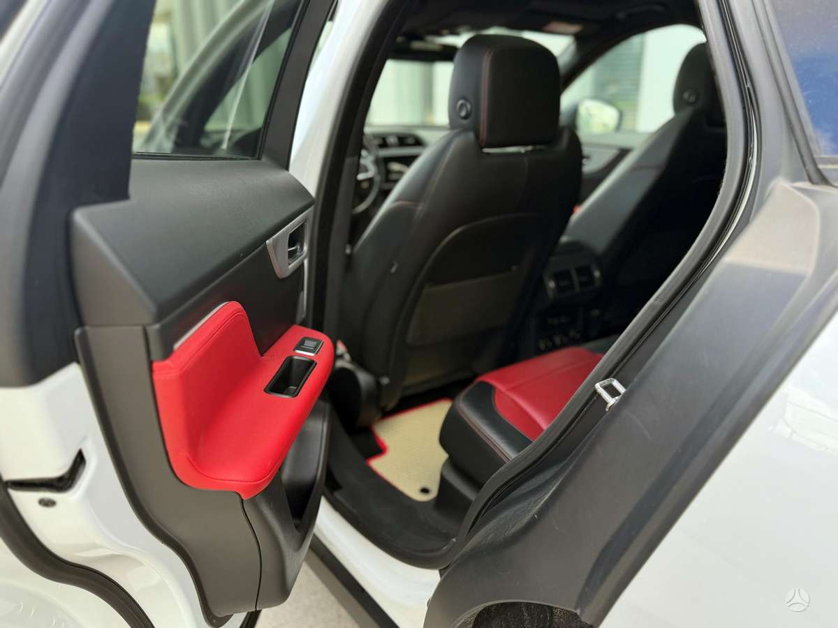 Jaguar F-Pace, Минивэн