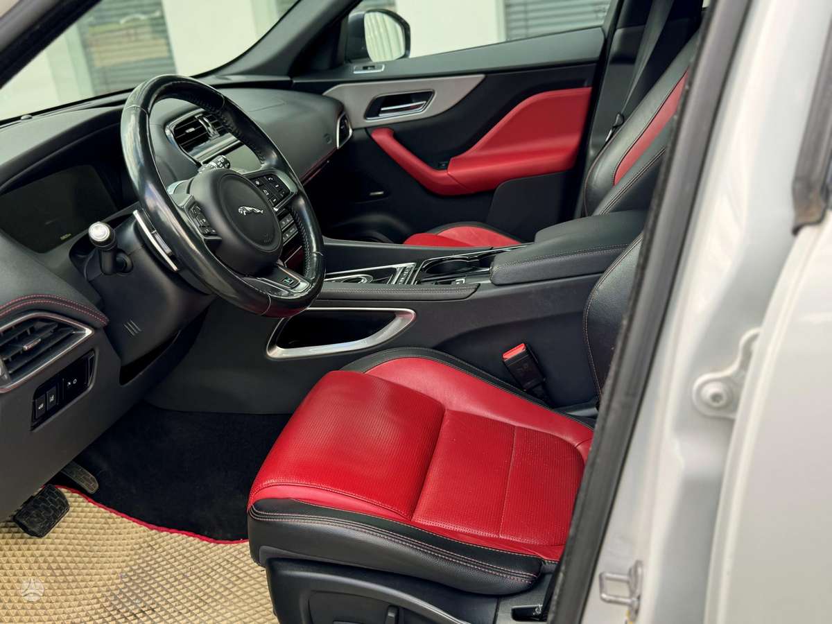 Jaguar F-Pace, Минивэн