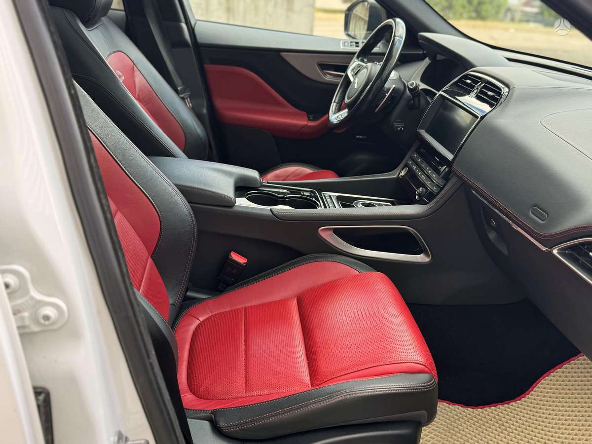 Jaguar F-Pace, Минивэн