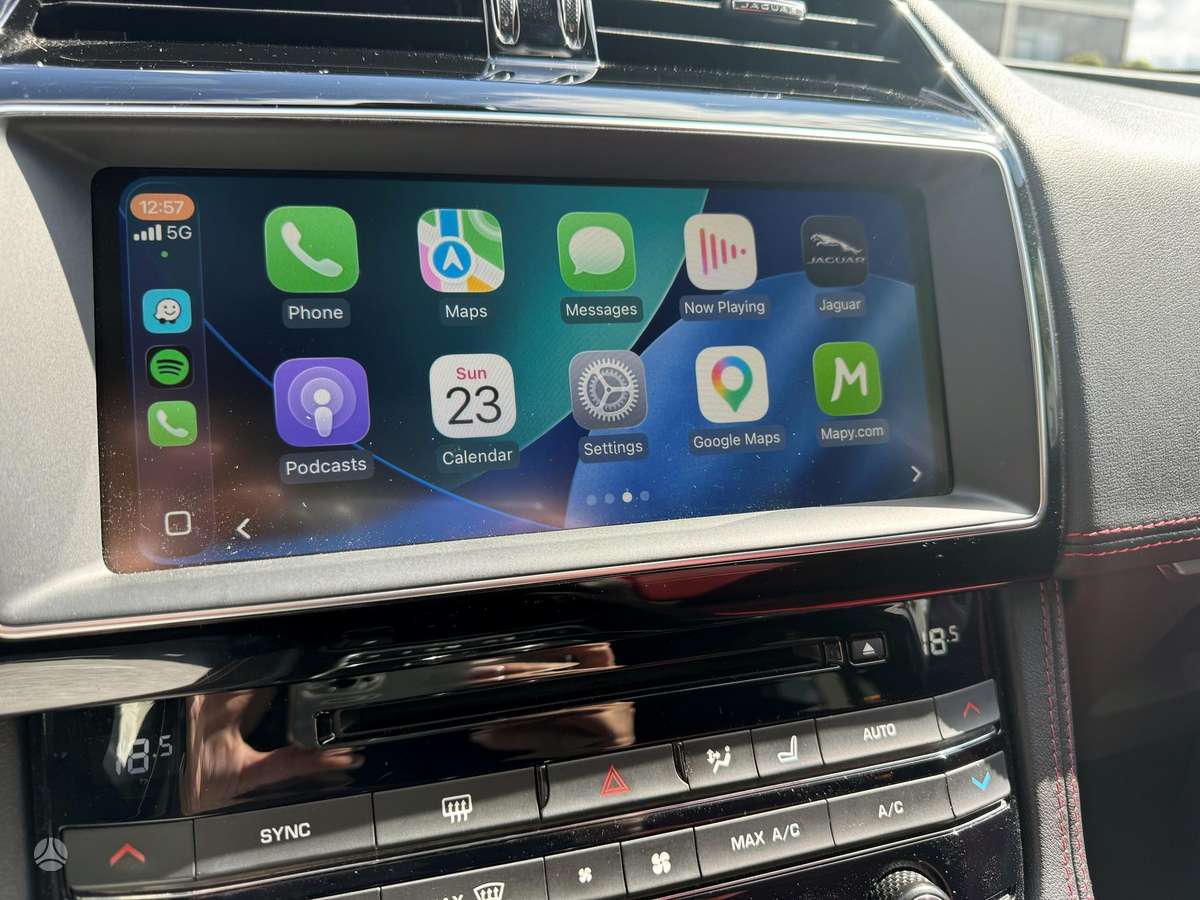 Jaguar F-Pace, Минивэн