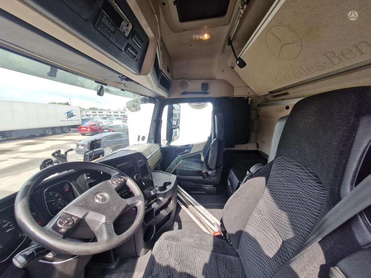 Mercedes-Benz Actros MEGA, double sleeper