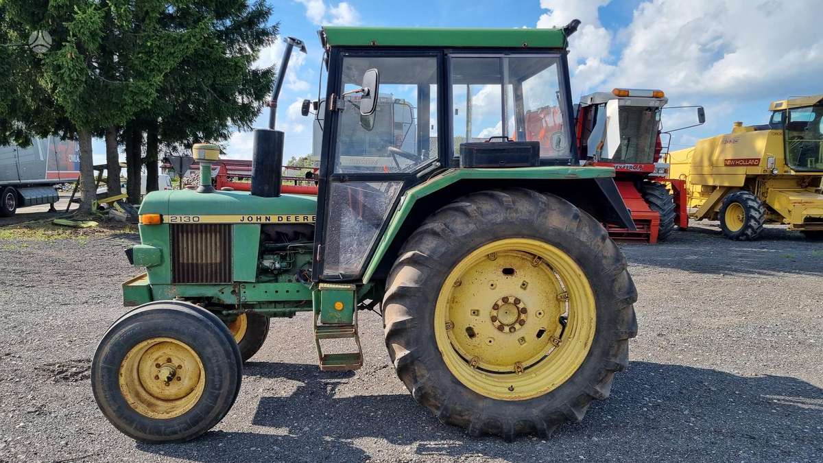 John Deere 2130, traktori