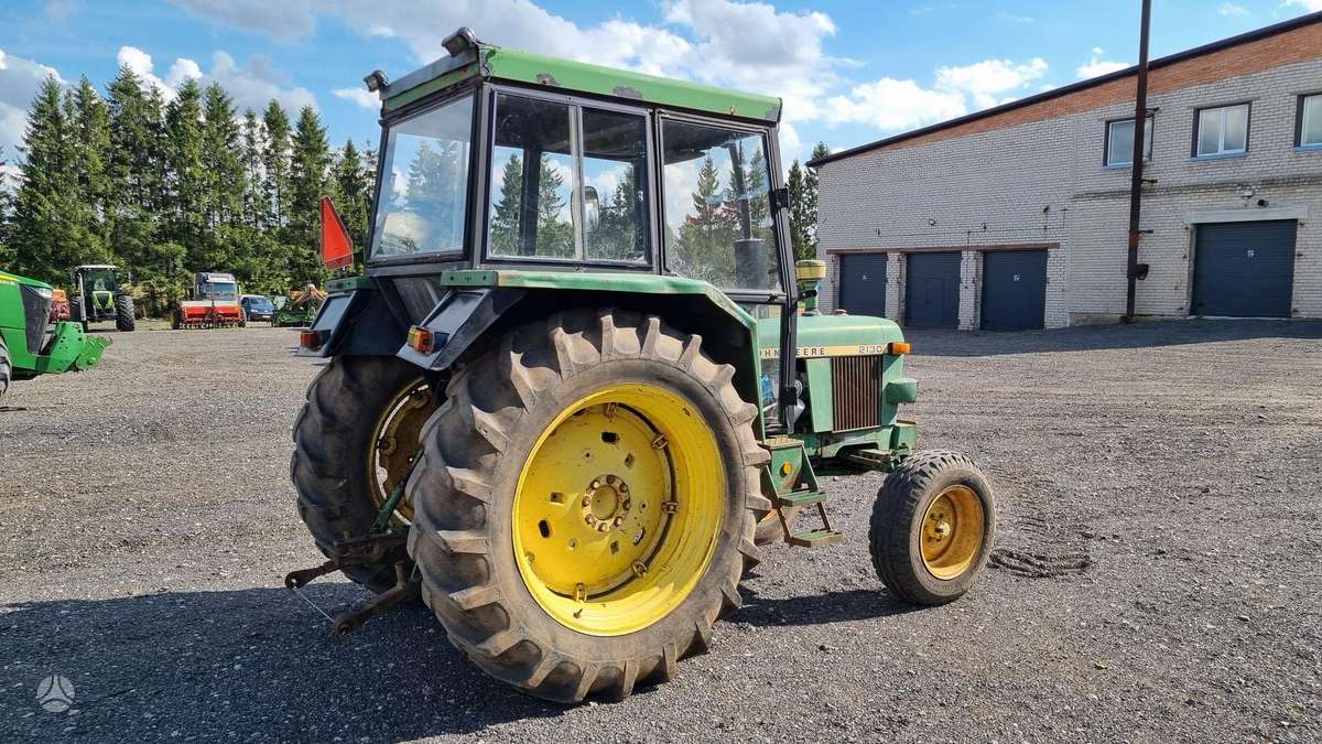 John Deere 2130, traktori