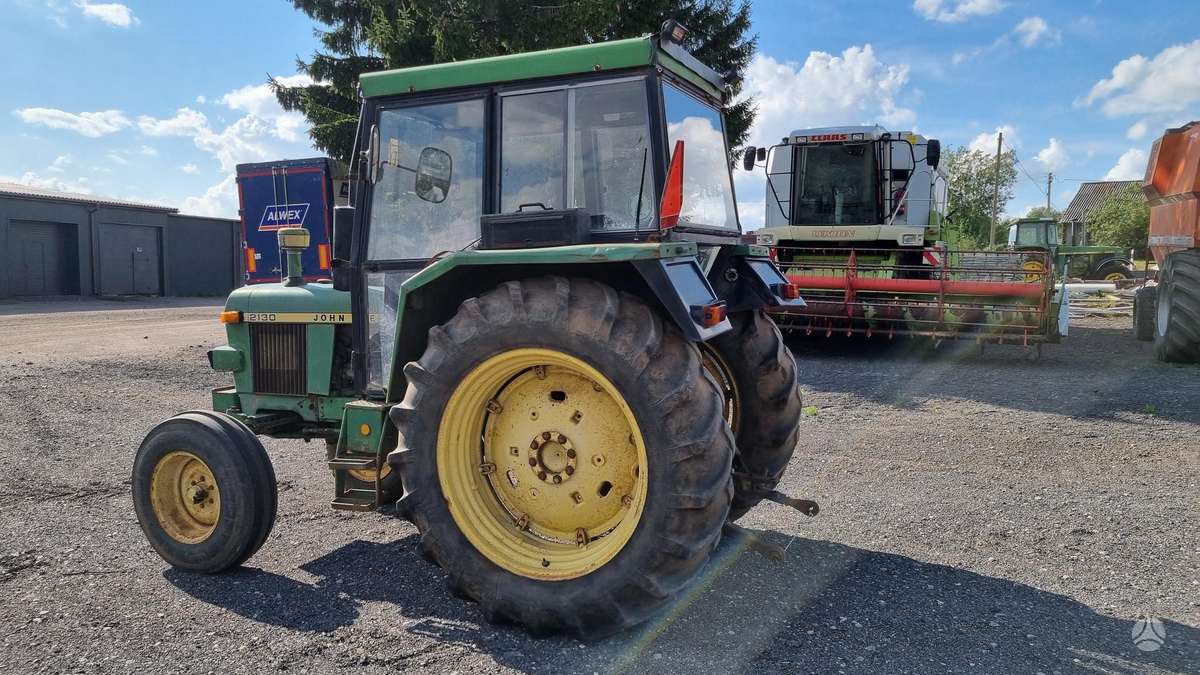 John Deere 2130, traktori