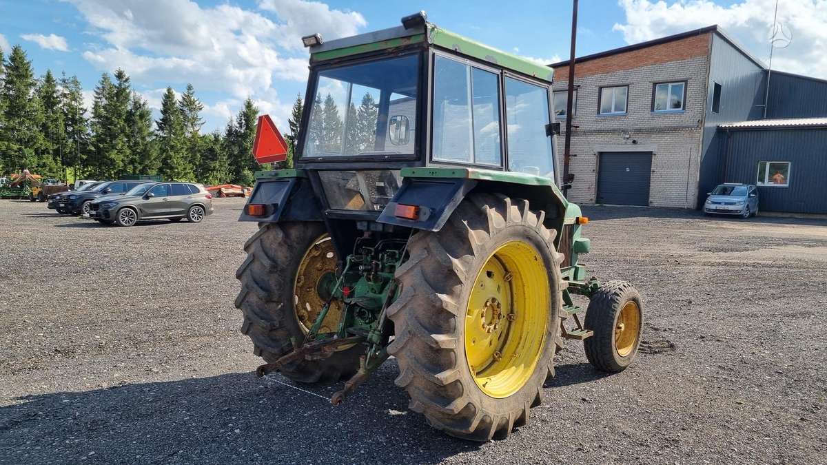 John Deere 2130, traktori