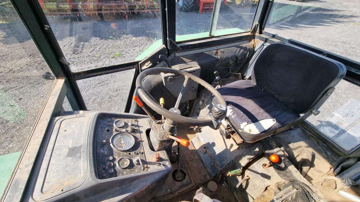 John Deere 2130, traktori