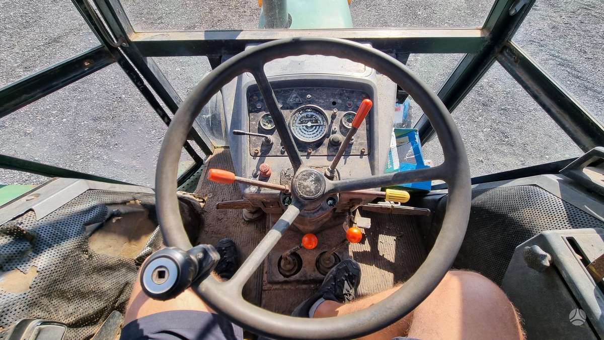 John Deere 2130, traktori