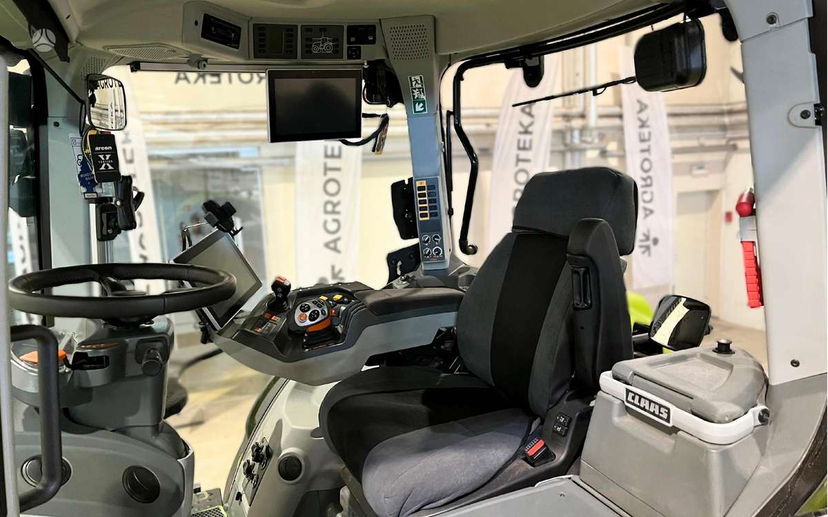 Claas AXION 870 CMATIC, tractors