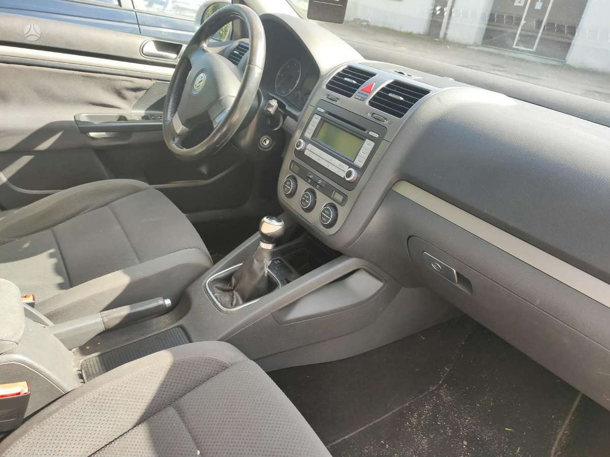 Volkswagen Golf - 2