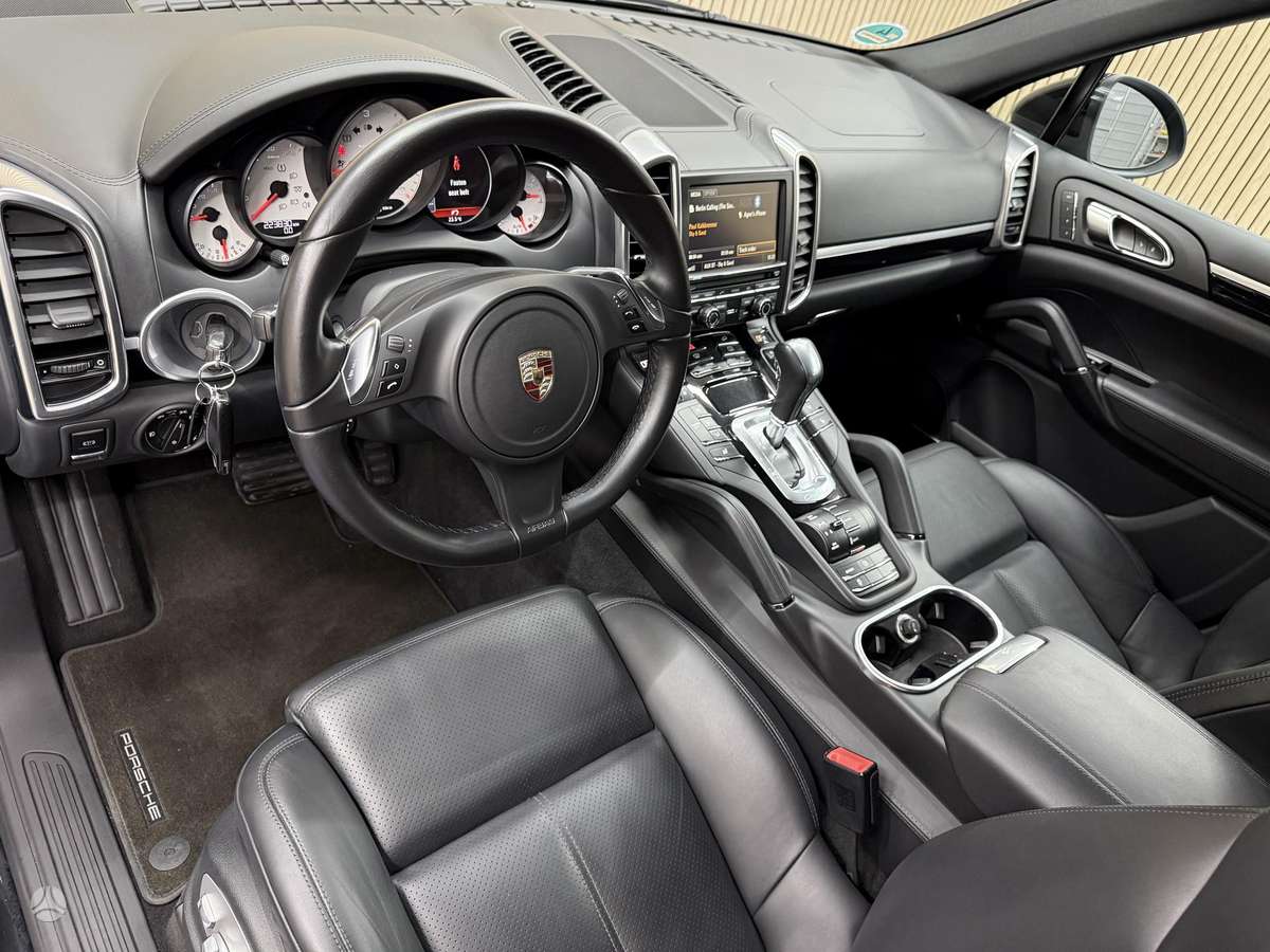 Porsche Cayenne - 2