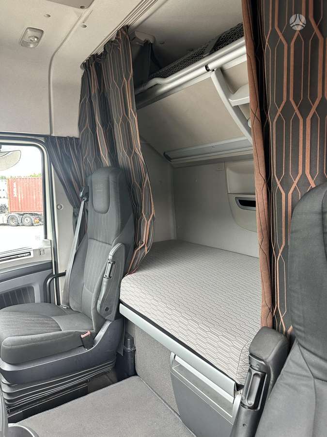 DAF 106.480 XF, double sleeper