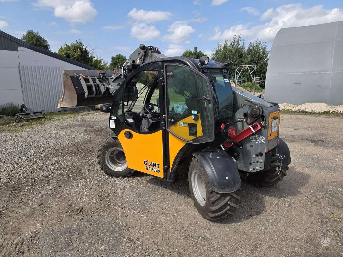 GIANT GT5048, self-propelled loaders