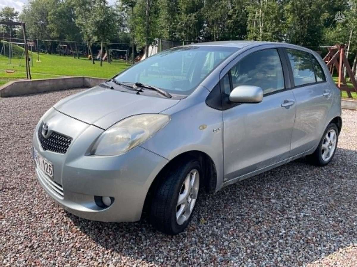 Toyota Yaris - 1