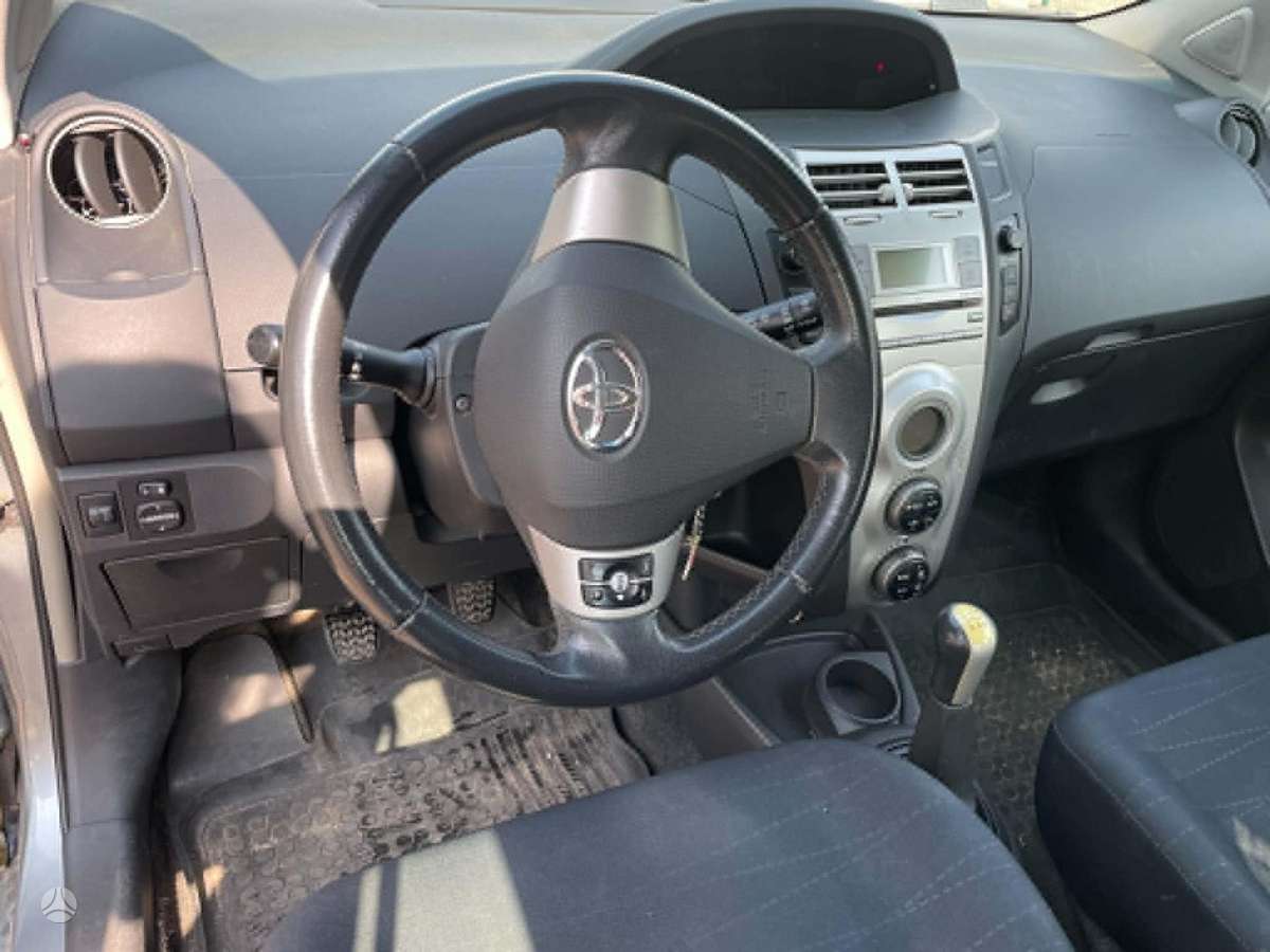 Toyota Yaris - 4