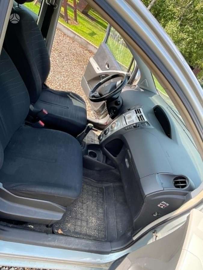 Toyota Yaris - 7