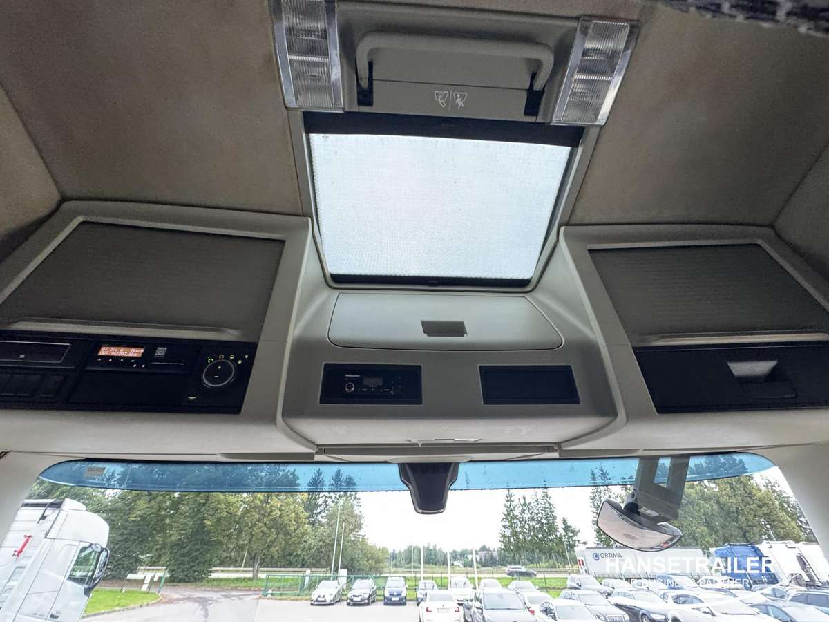Volvo FH 500 Mega Low Deck, double sleeper
