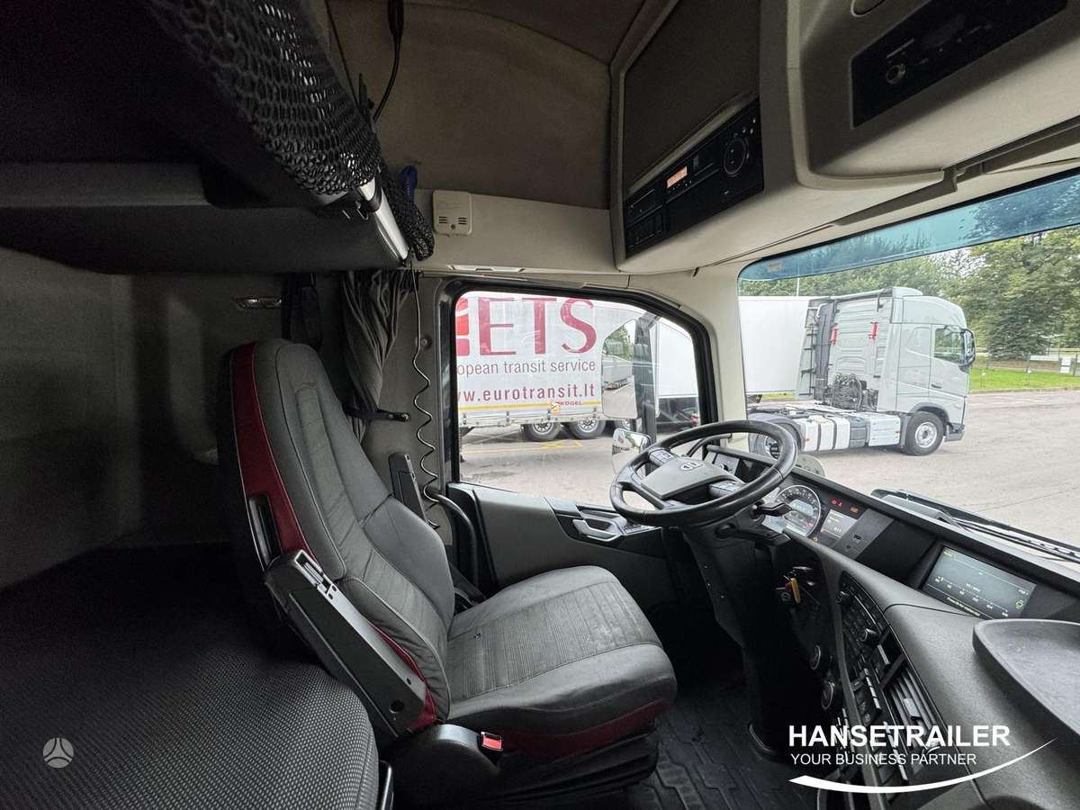 Volvo FH 500 Mega Low Deck, double sleeper