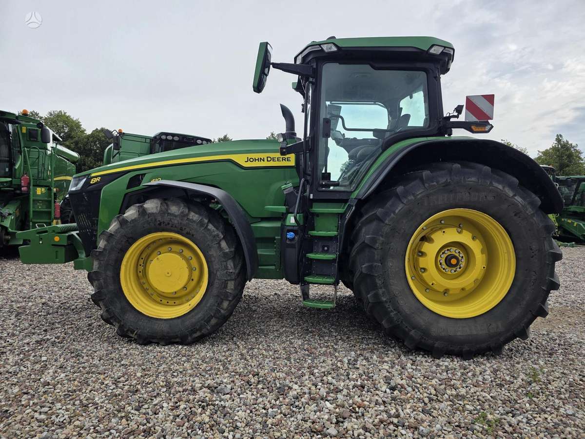 John Deere 8R410, traktoriai
