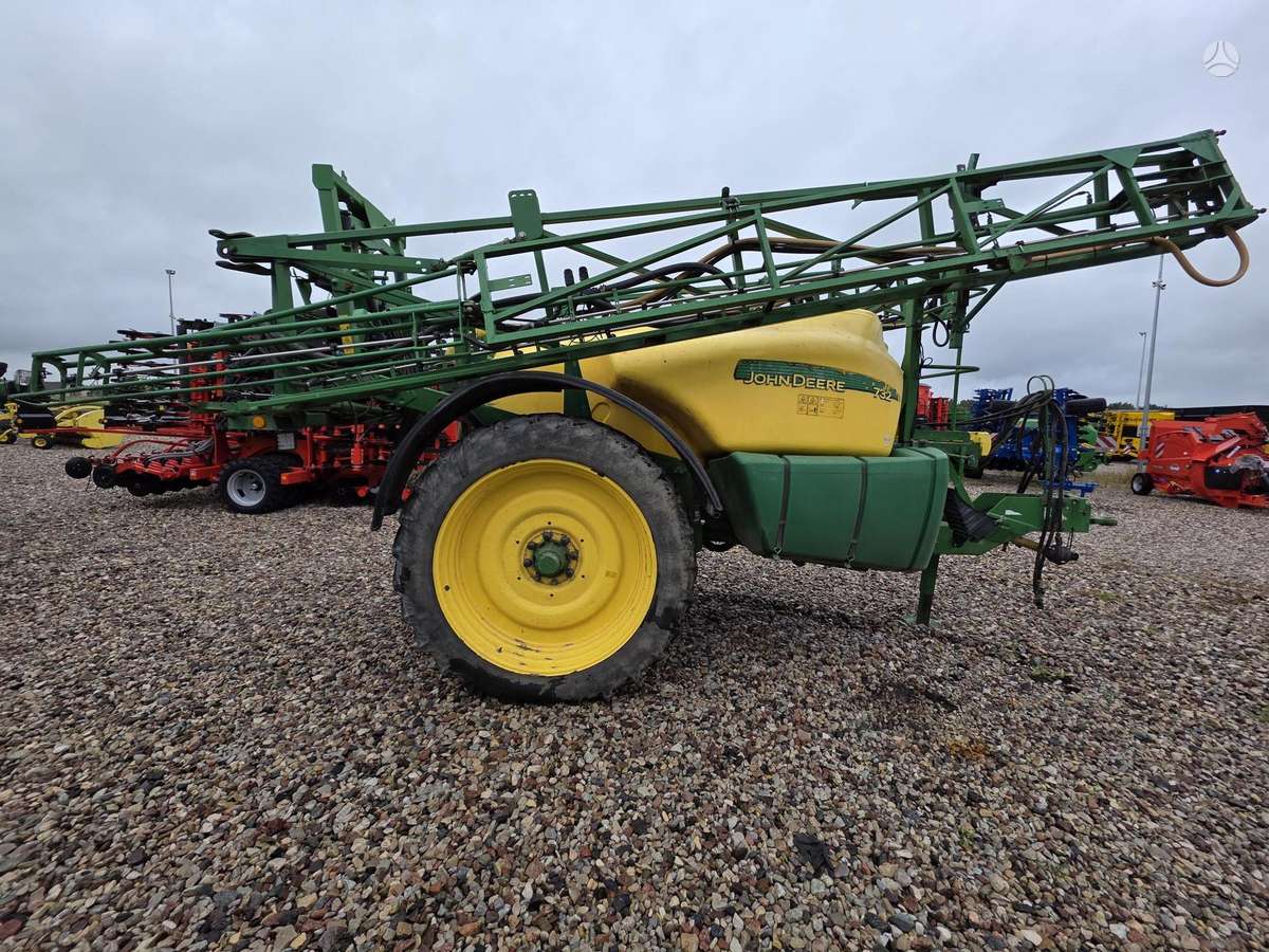 John Deere 732, other