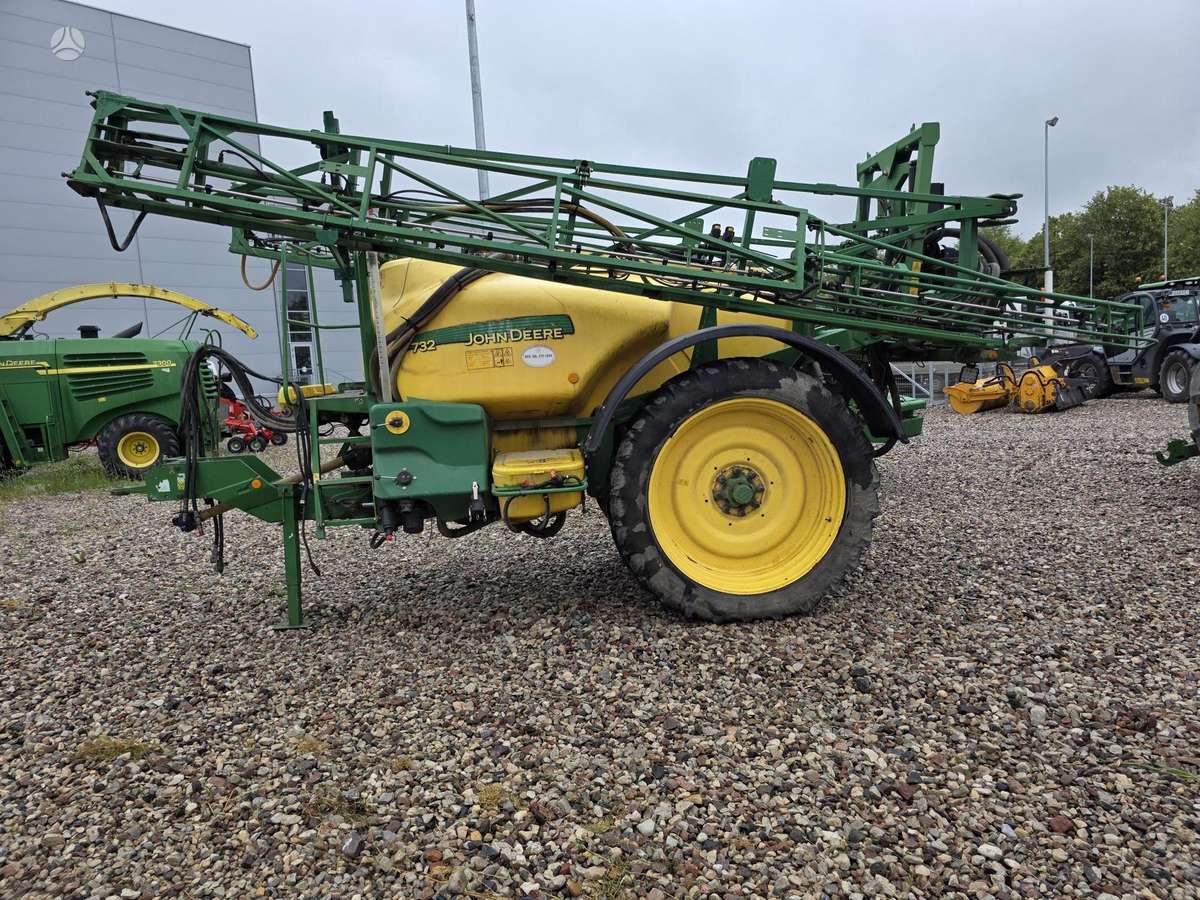 John Deere 732, other