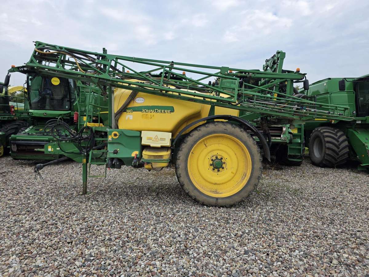 John Deere 740, kita