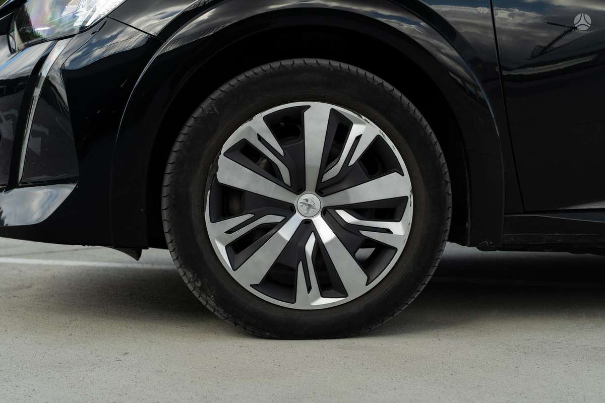 Peugeot 208, Хэтчбек
