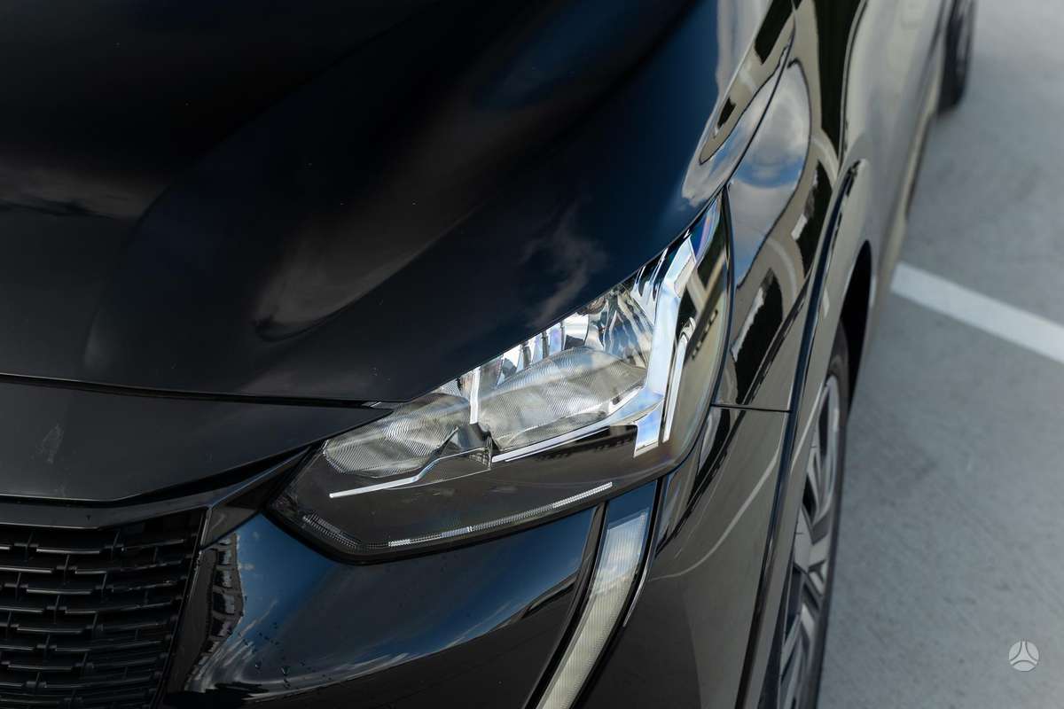 Peugeot 208, hatchback