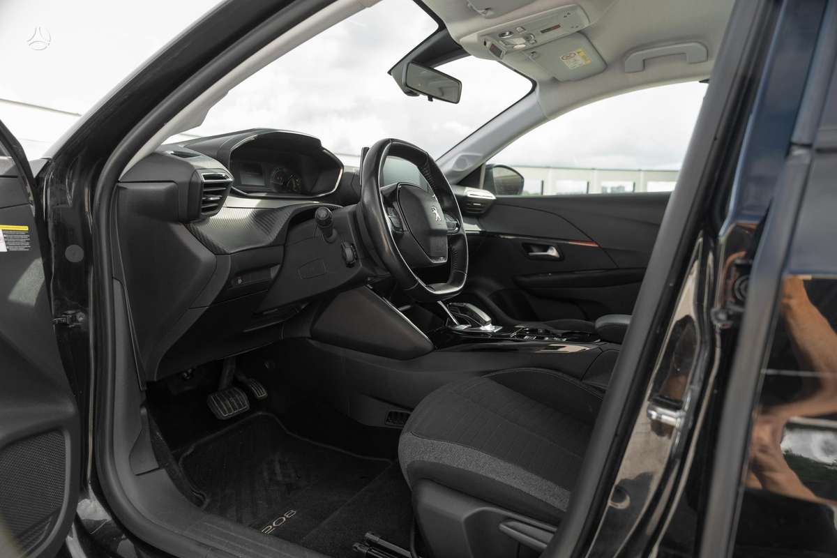Peugeot 208, hatchback