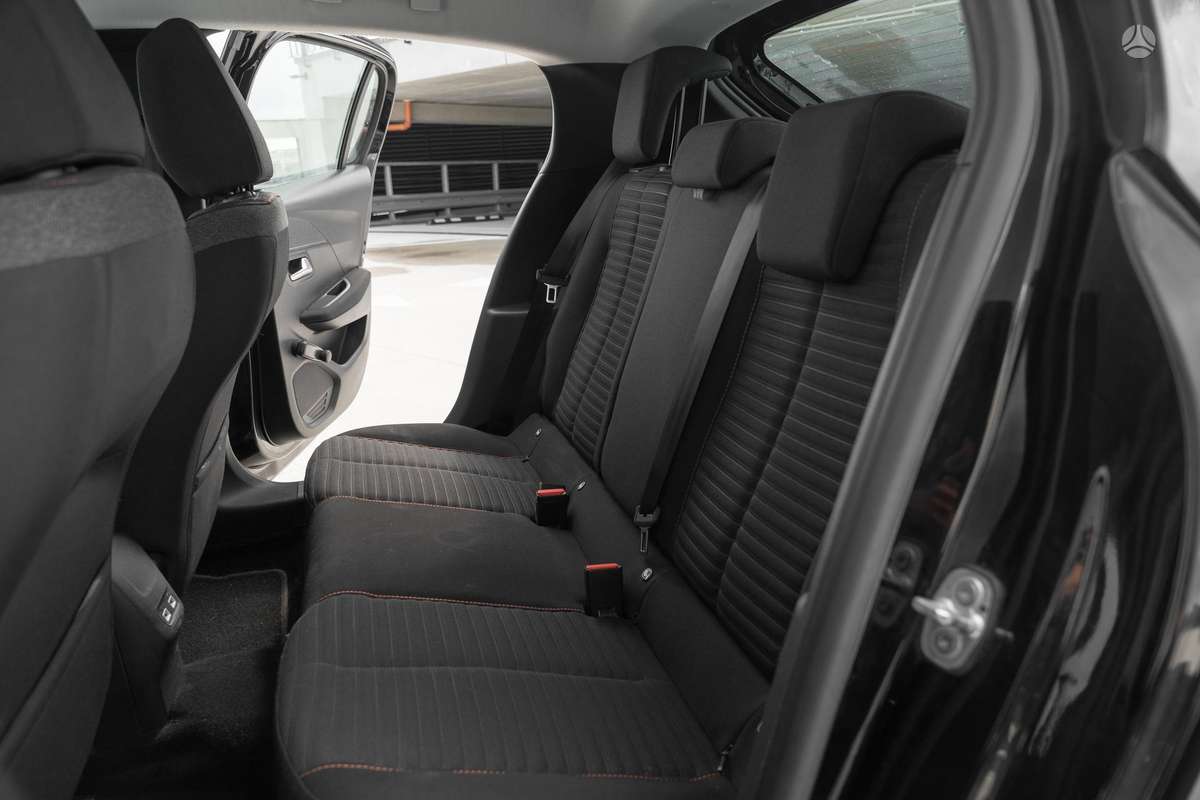 Peugeot 208, hatchback
