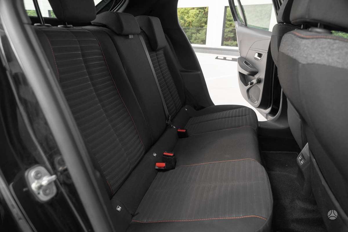 Peugeot 208, hatchback