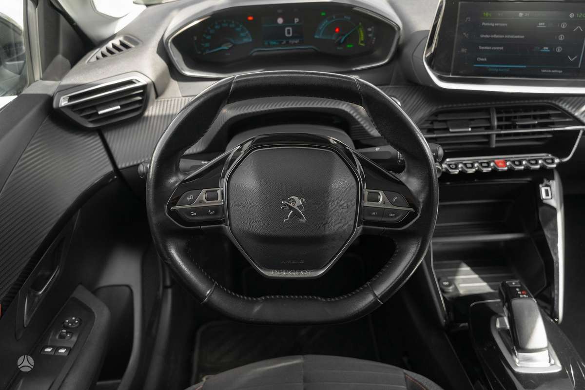 Peugeot 208, hatchback