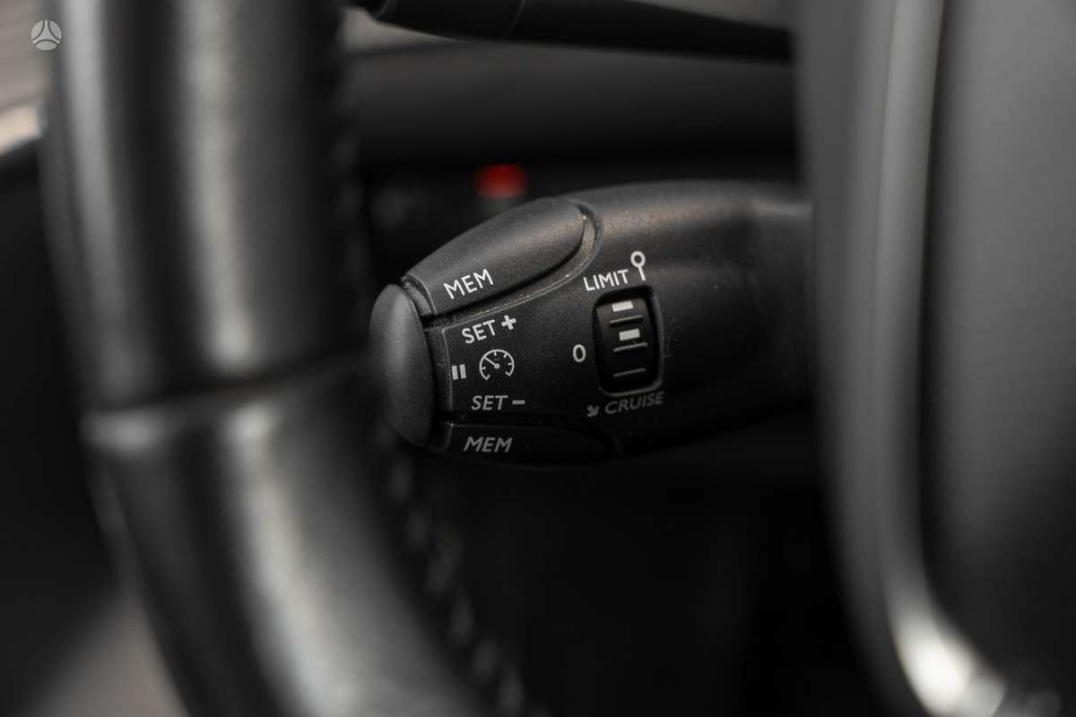 Peugeot 208, hatchback