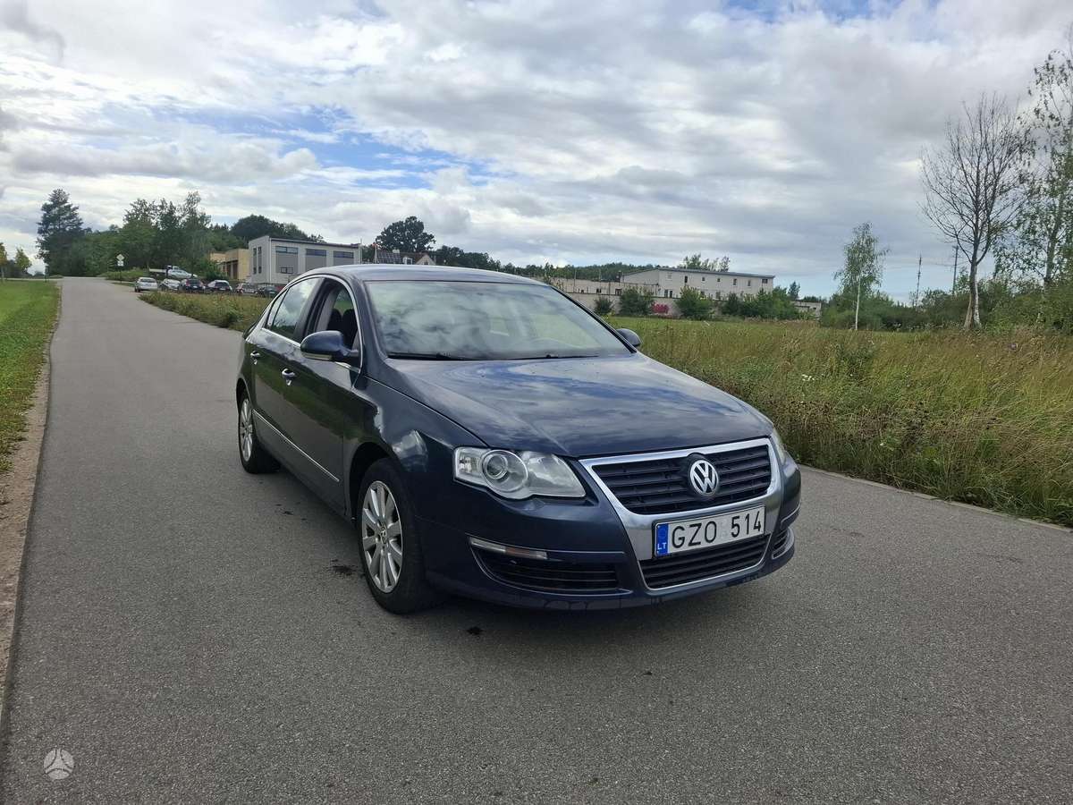 Volkswagen Passat - 1