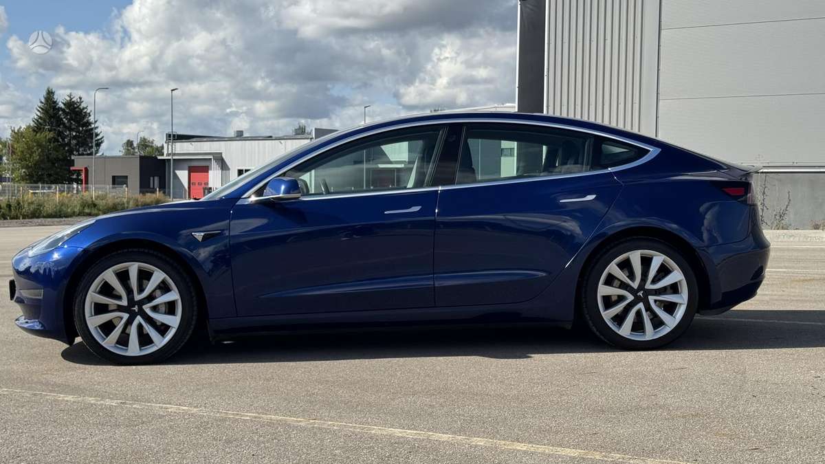 Tesla Model 3, 81 кВт·ч, Хэтчбек