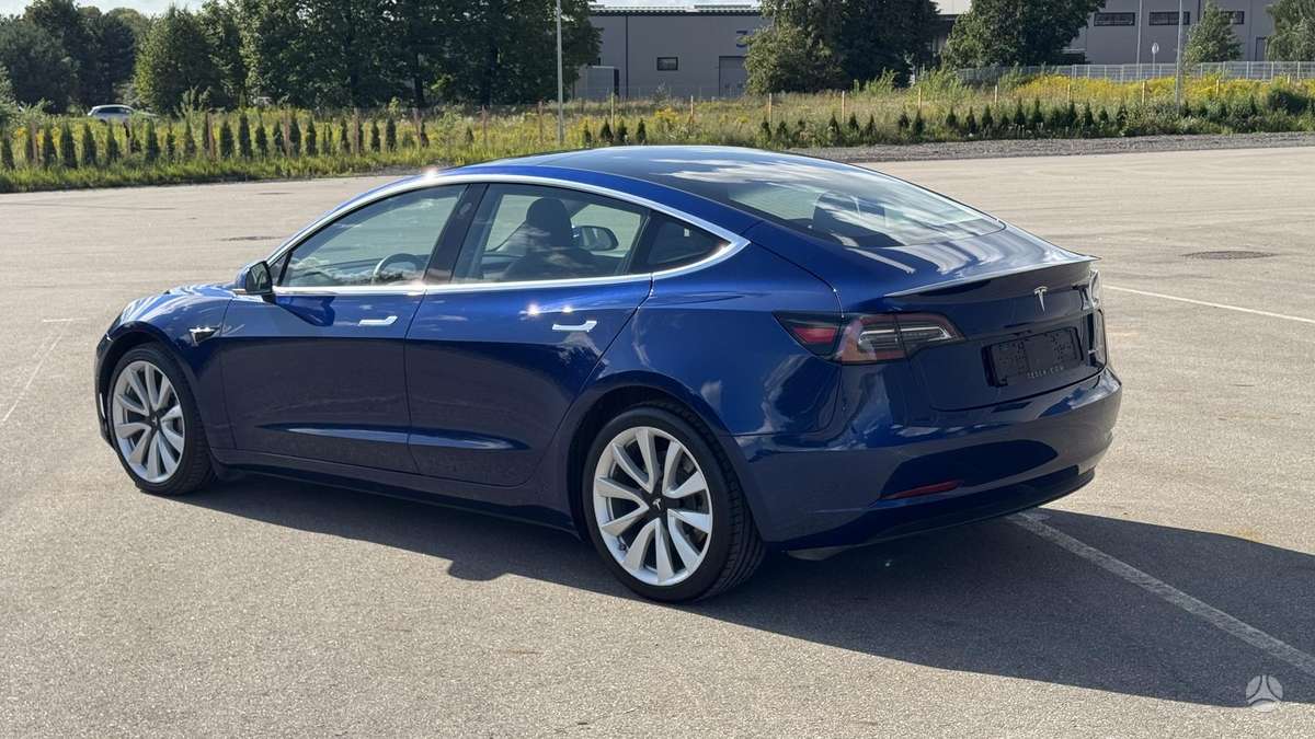 Tesla Model 3, 81 кВт·ч, Хэтчбек