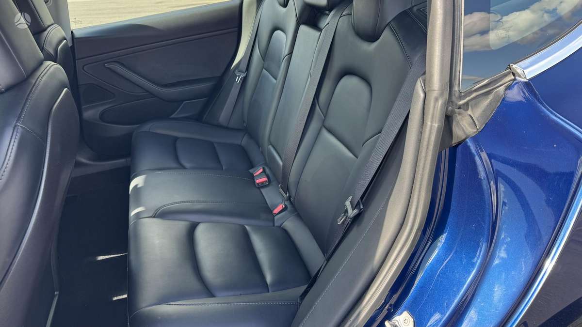 Tesla Model 3, 81 kWh, hatchback