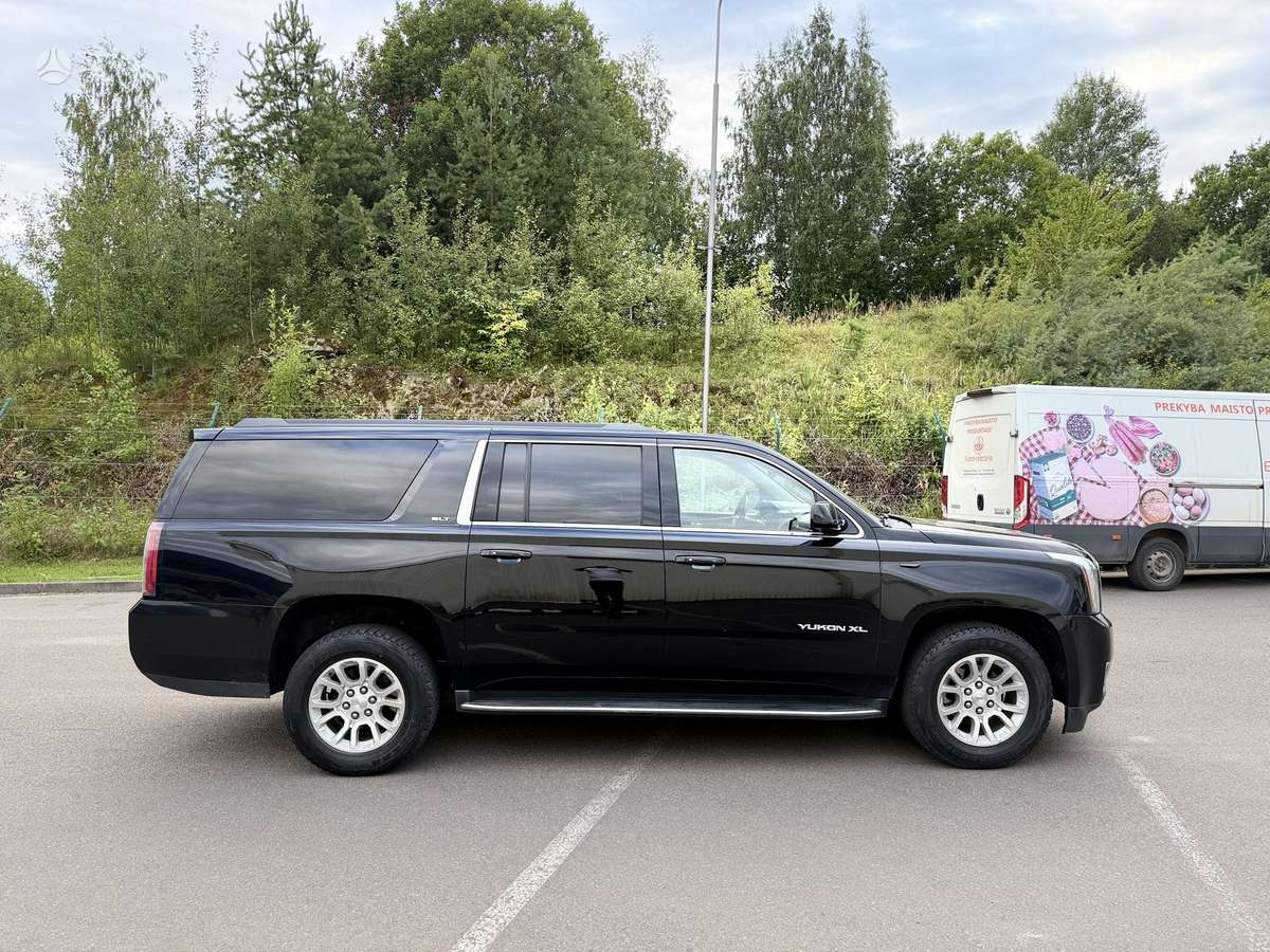GMC Yukon, 5.3 l., off-road / crossover